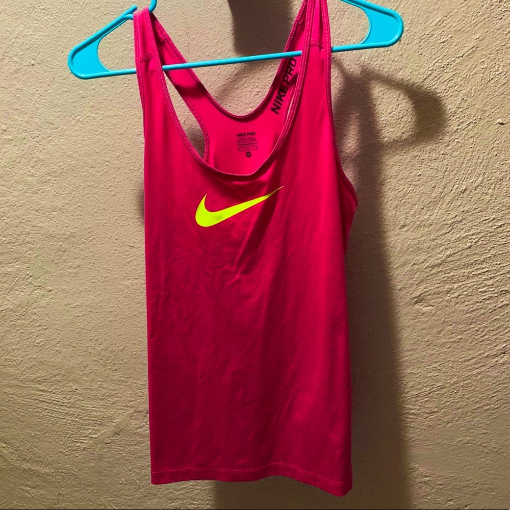 Nike Pro Razorback!